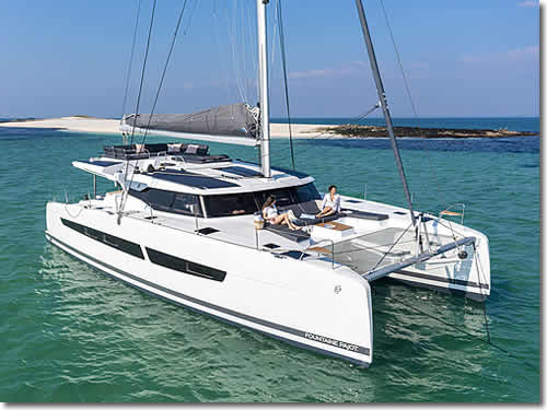 Rent the sailing yacht Fountaine Pajot - Aura 51