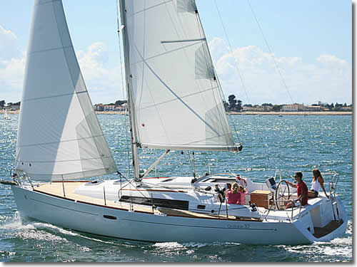 Rent the 3 cabins yacht Beneteau - Oceanis 37